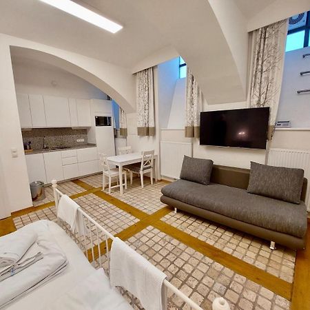 Modern Studios Near City Center Wien Exteriör bild