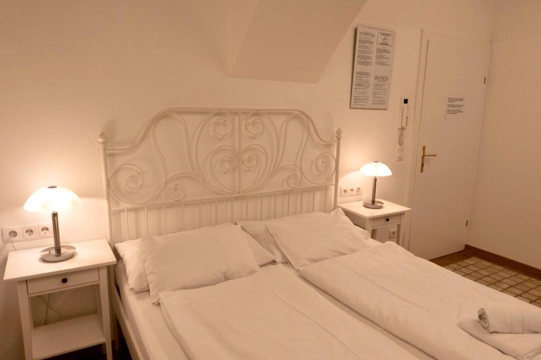 Modern Studios Near City Center Wien Exteriör bild