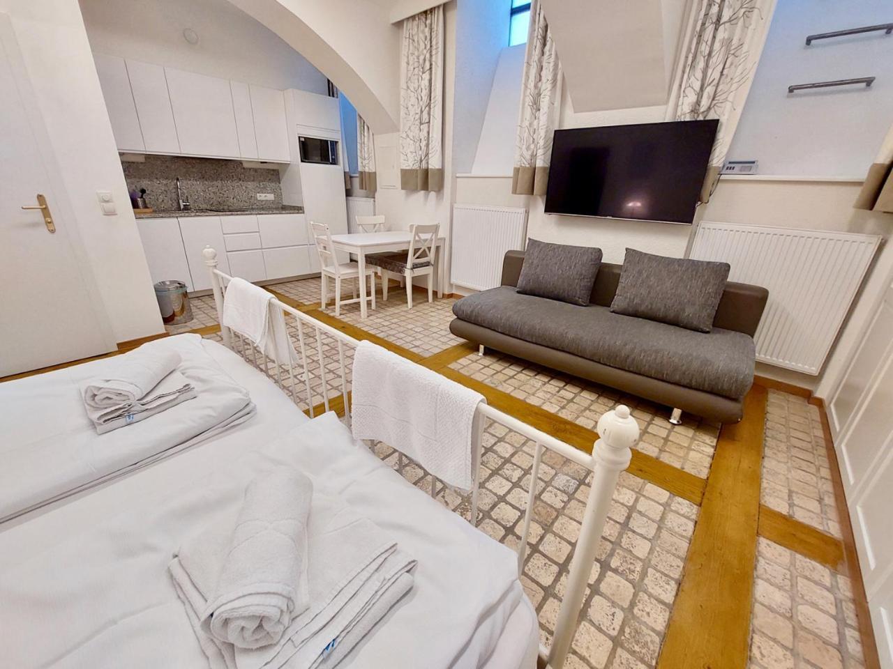 Modern Studios Near City Center Wien Exteriör bild
