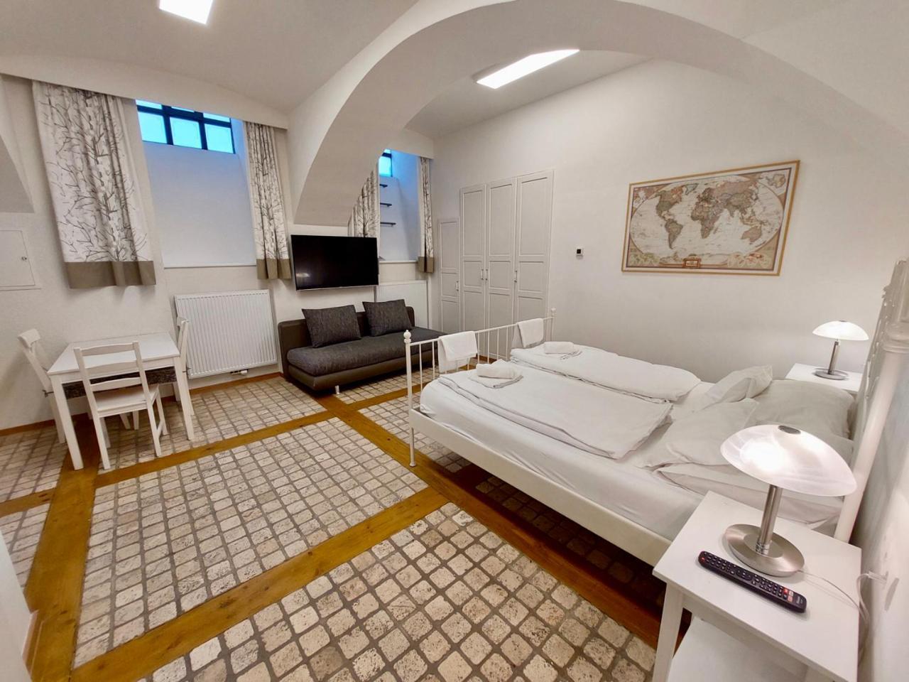 Modern Studios Near City Center Wien Exteriör bild