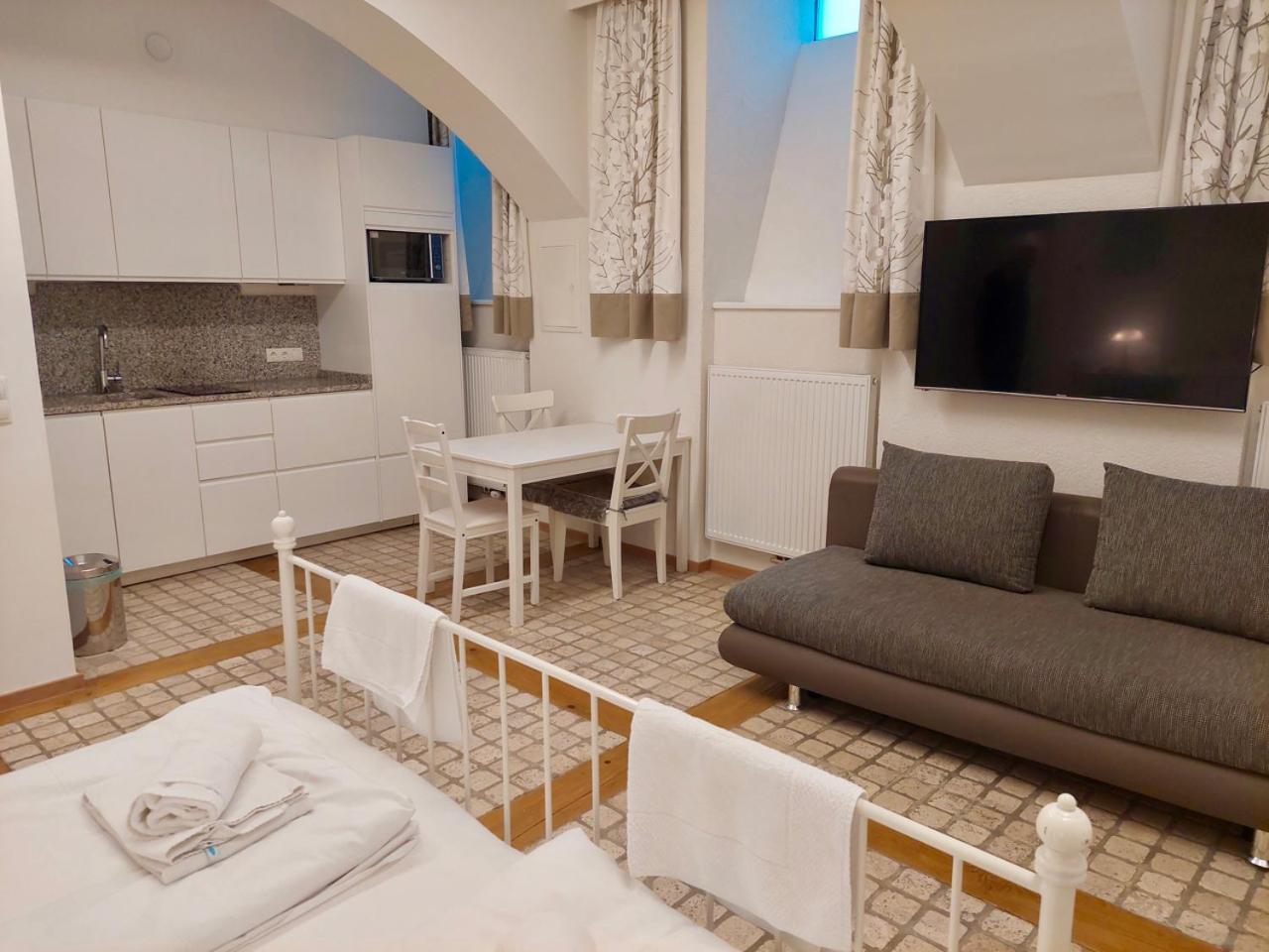 Modern Studios Near City Center Wien Exteriör bild