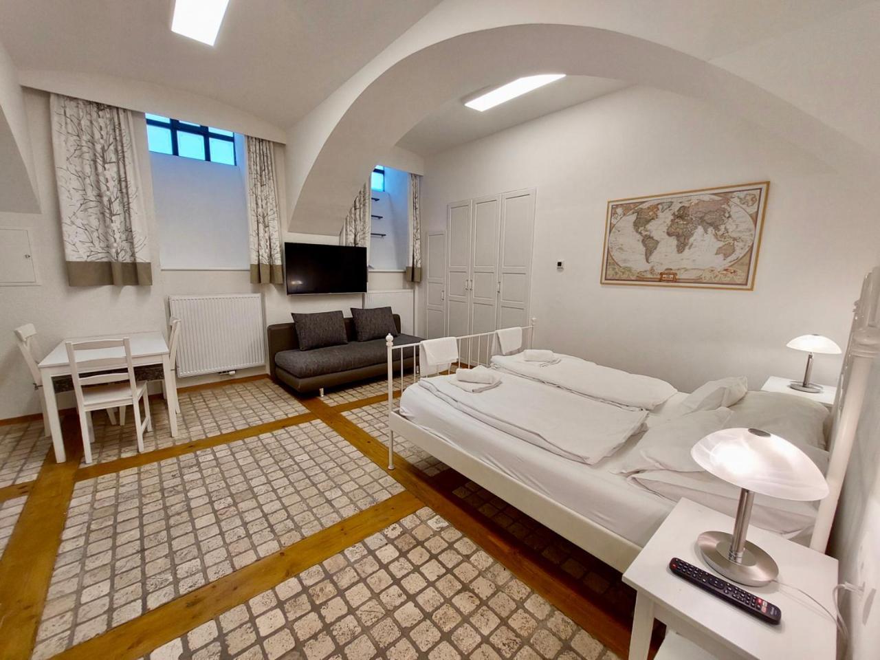 Modern Studios Near City Center Wien Exteriör bild